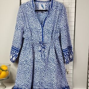 Lesley Evers Blue and White Printed V-Neck Tie-Waist Dress. One Size